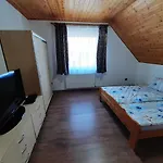 Estike Nyaralo Merevfalu Kerti Medencevel *